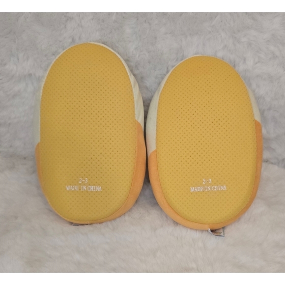 Cozy & Cute Chanel the Cinnamon Roll Plush Slippers – Size 2-3 - Picture 7 of 8